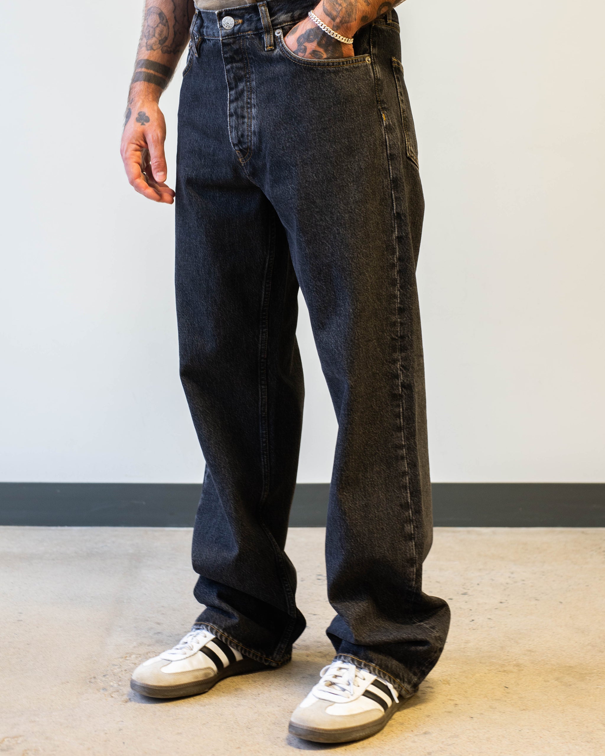Sunflower Loose Jeans Black Stone – The Foxhole